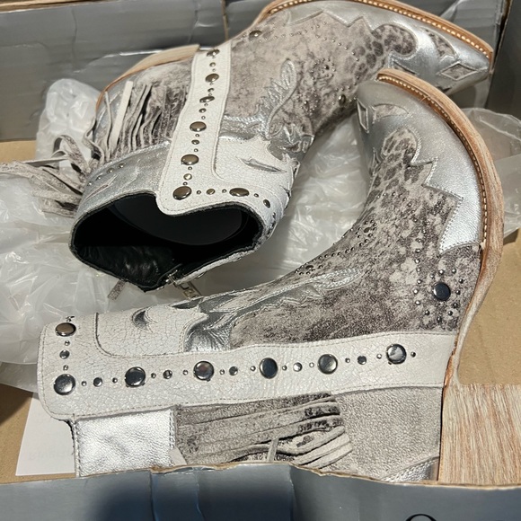 Old Gringo Moira Metallic Silver Ankle Boots - 🐆- Sz. 10 - NWT - Picture 8 of 13